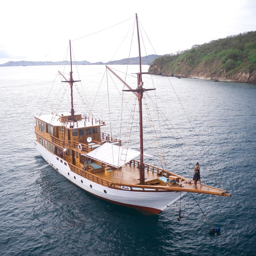 komodo boat tour