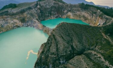 kelimutu lake
