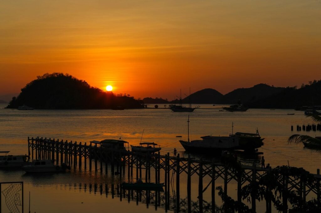 sunset komodo tour